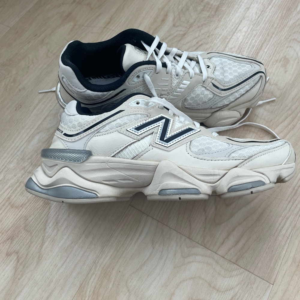 New Balance Cream and Black Sneakers - Picture 3 of 14